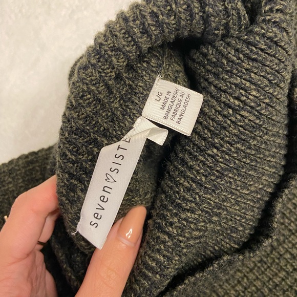 Army green turtle neck knit sweater - Picture 4 of 4